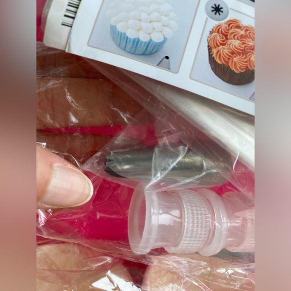 Set of Baking HIWARE Unbleached Parchment Paper, baking Cups & cream Nozzles NWT - Picture 12 of 16